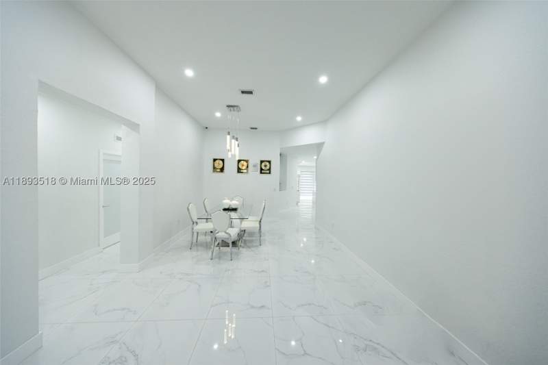 4 bedroom SingleFamilyResidence at 2122 NE 39th Ter, Floridian Bay Estates, Homestead — photo 4