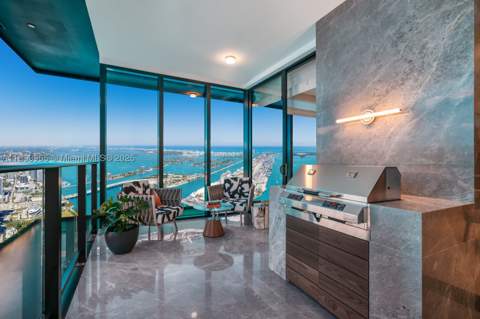300 N Biscayne Blvd 7803, Miami FL - photo 14 of 16