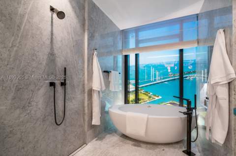 300 N Biscayne Blvd 7803, Miami FL - photo 9 of 16