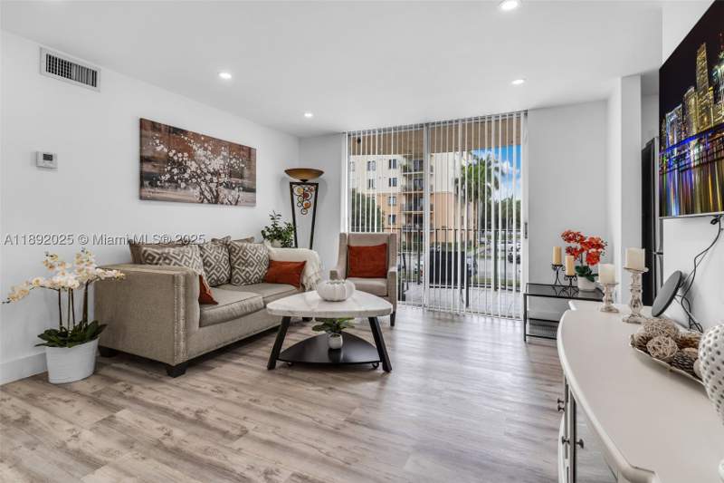 2 bedroom Condominium at 9310 Fontainebleau Blvd 201, The Fountains Of Fontaine, Miami — photo 3