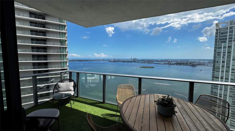 1 bedroom Condominium at 650 NE 32nd Street 4307, Paraiso Bay, Miami — photo 2