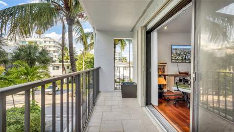 10090 Bay Harbor Ter 10090, Bay Harbor Islands FL - photo 18 of 44
