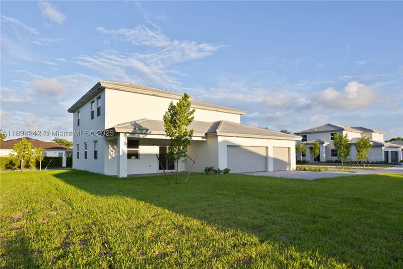 5 bedroom SingleFamilyResidence at 13203 SW 188th Ter, Tregor Estates II, Miami — photo 4