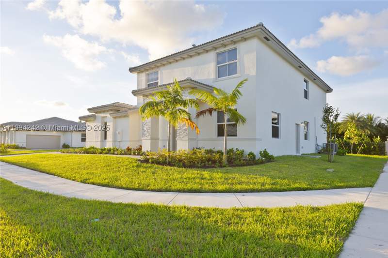 5 bedroom SingleFamilyResidence at 13203 SW 188th Ter, Tregor Estates II, Miami — photo 5