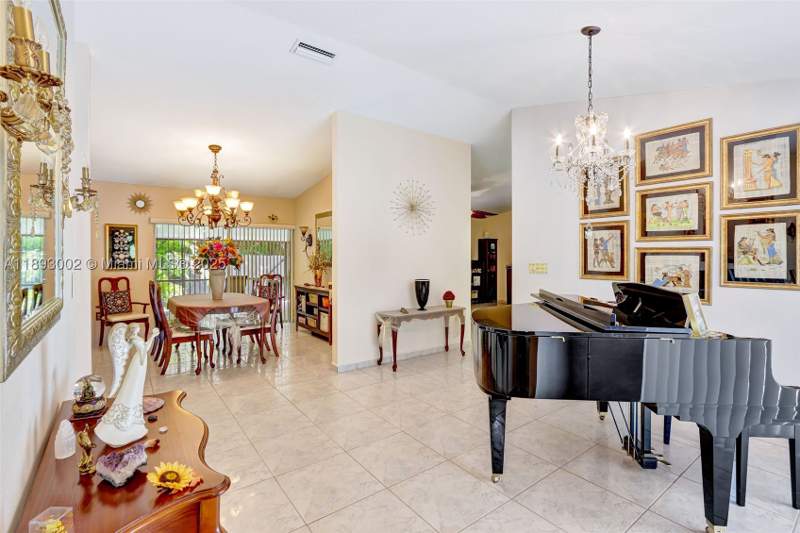 4 bedroom SingleFamilyResidence at 18045 SW 87th Ct, Section 21 Bel-Aire, Palmetto Bay — photo 5