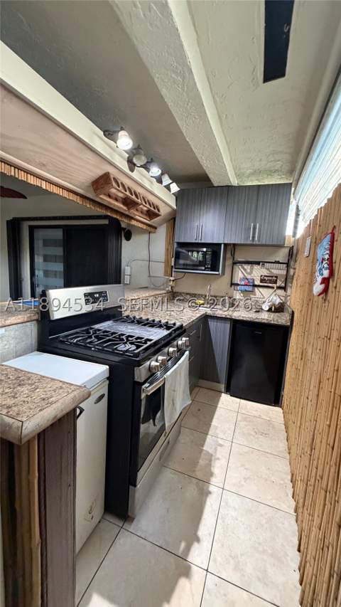2450 W 67th Pl 13-12, Hialeah FL - photo 23 of 27