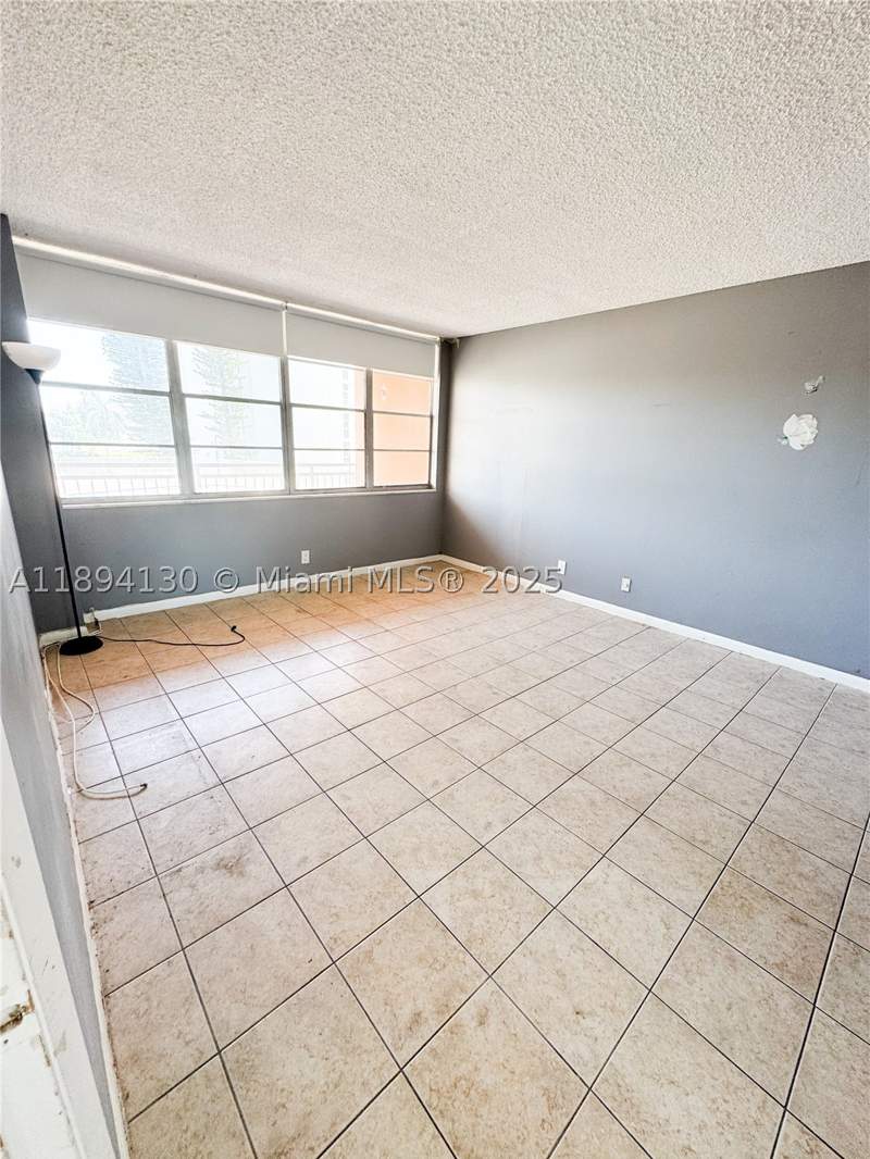 1 bedroom Condominium at 2025 NE 164th St 206, Crestview Towers Condo, North Miami Beach — photo 2