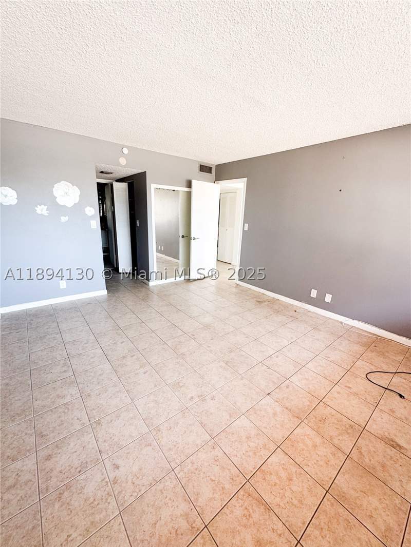 1 bedroom Condominium at 2025 NE 164th St 206, Crestview Towers Condo, North Miami Beach — photo 3