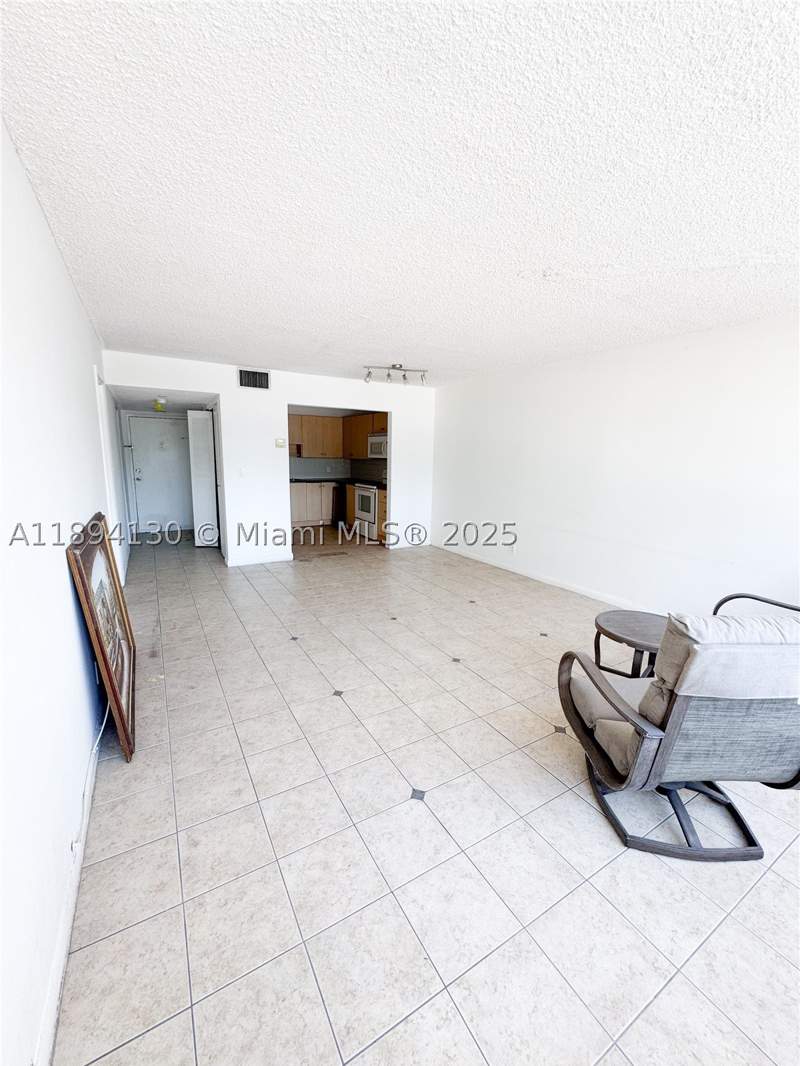 1 bedroom Condominium at 2025 NE 164th St 206, Crestview Towers Condo, North Miami Beach — photo 4