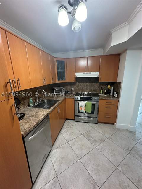 100 Bayview Dr 601, Sunny Isles Beach FL - photo 7 of 20