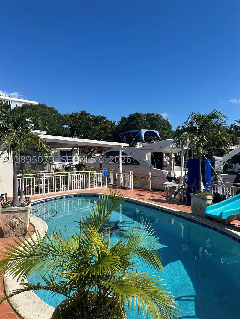 5 bedroom SingleFamilyResidence at 12941 Auralia Rd, VENETIAN SEC KEYSTONE POI, North Miami — photo 4