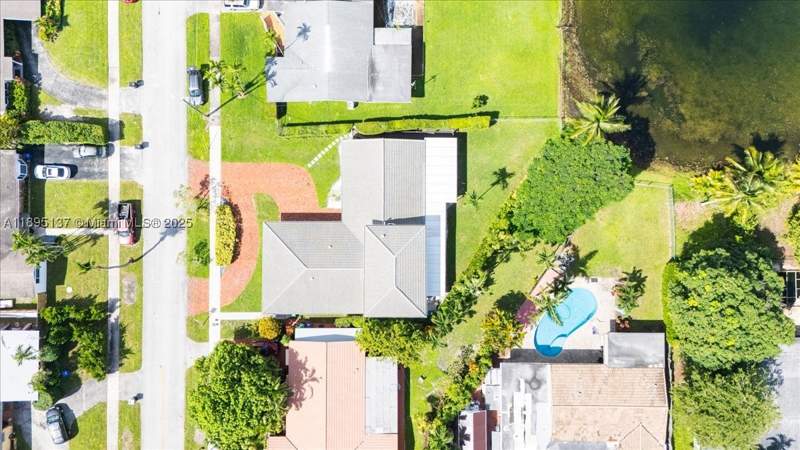 5 bedroom SingleFamilyResidence at 1961 NE 188th St, Greyknoll Estates, Miami — photo 4