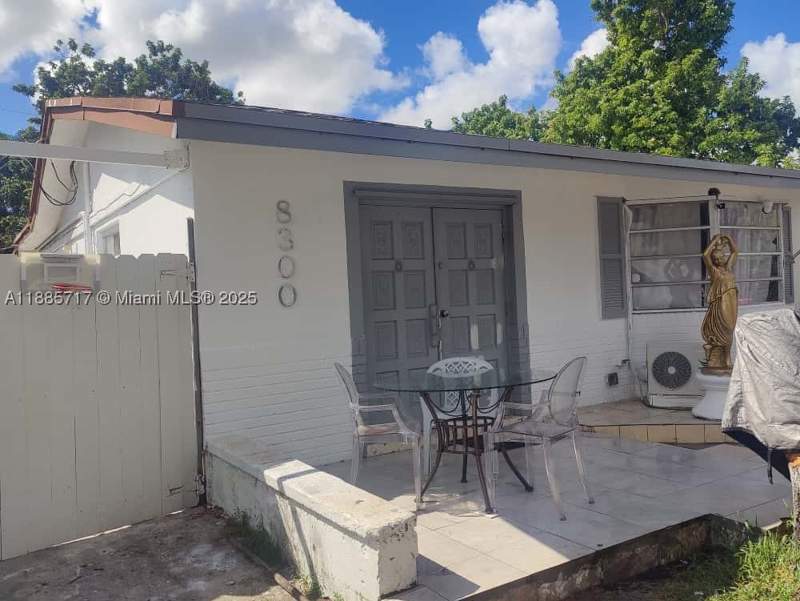 3 bedroom SingleFamilyResidence at 8300 SW 46th St, Lake Park Sec 2, Miami — photo 5