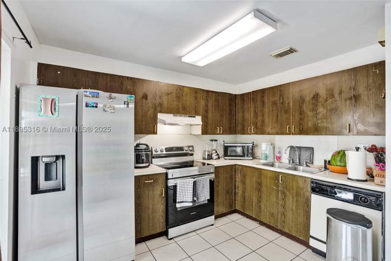 3 bedroom SingleFamilyResidence at 13780 SW 160th Ter, Monaco Dream Homes, Miami — photo 5
