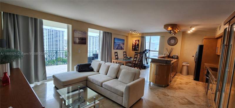 3 bedroom Condominium at 17555 SW Atlantic Blvd Ph2, King David Of Sunny Isles, Sunny Isles Beach — photo 2