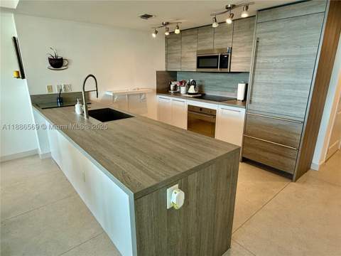 400 Sunny Isles Blvd 916, Sunny Isles Beach FL - photo 6 of 27