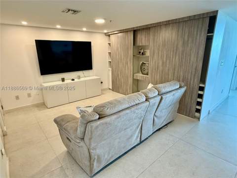 400 Sunny Isles Blvd 916, Sunny Isles Beach FL - photo 7 of 27