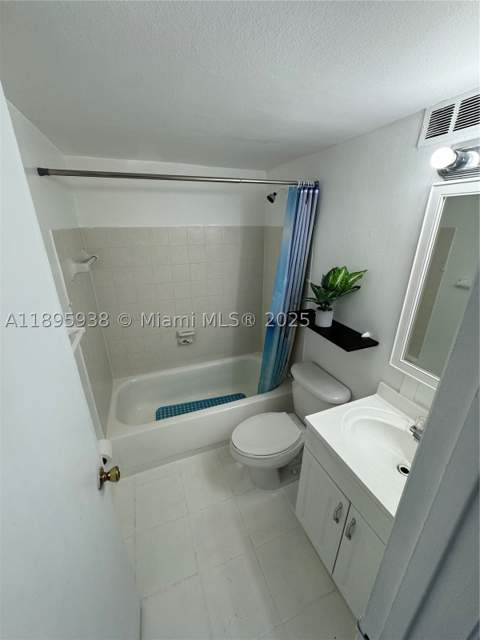 1251 NE 108th St 602, Miami FL - photo 8 of 11