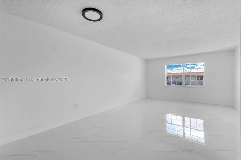 2 bedroom Condominium at 4050 NW 135th St 21-11, Villa Biscaya Jardines Co, Opa Locka — photo 4