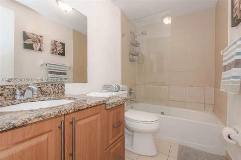 201 178th Dr 426, Sunny Isles Beach FL - photo 13 of 34