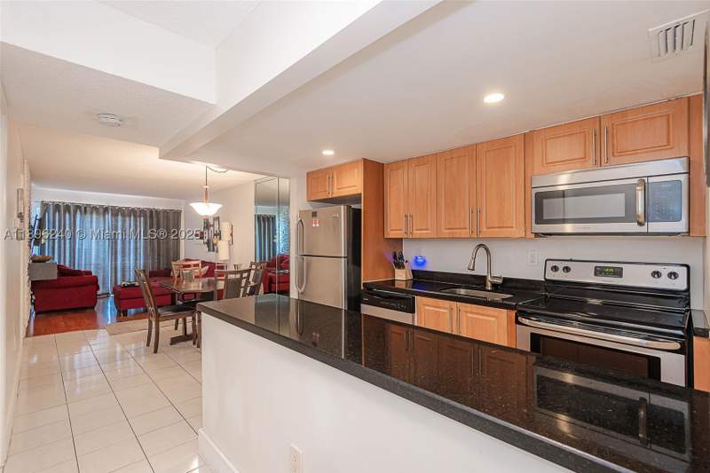 2 bedroom Condominium at 201 178th Dr 426, Le Cartier Condo, Sunny Isles Beach — photo 4