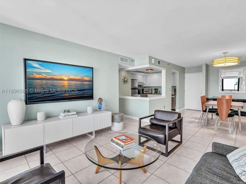 2 bedroom Condominium at 1775 Washington Ave 8B, Parc Plaza Condo, Miami Beach — photo 3