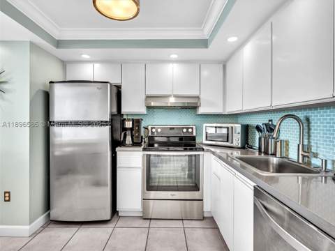 1775 Washington Ave 8B, Miami Beach FL - photo 7 of 22