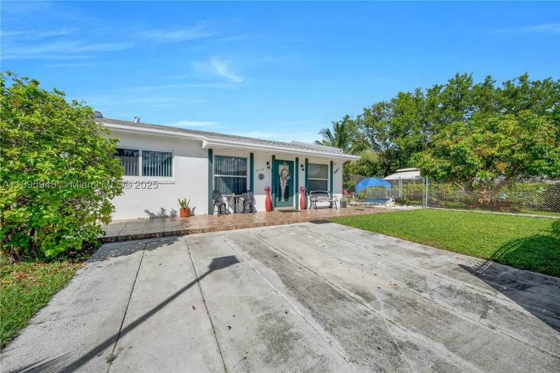 4 bedroom Townhouse at 5402 SW 128th Pl, Royale Green Townhouse SE, Miami — photo 2