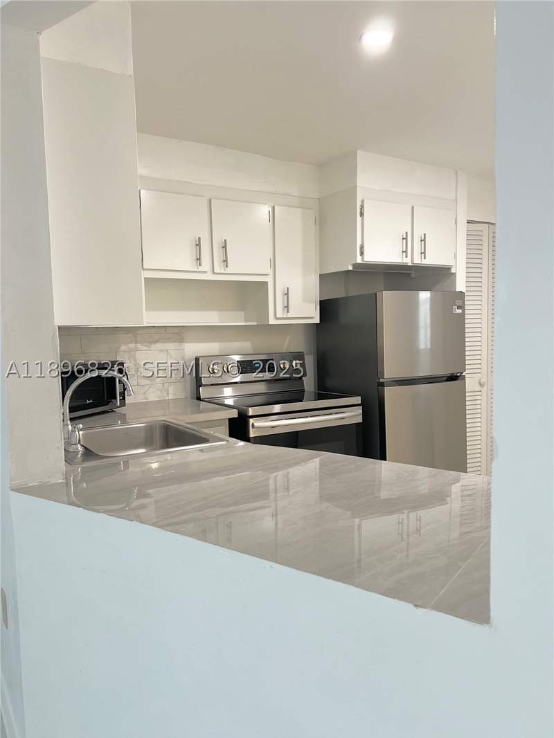 1 bedroom Condominium at 1710 NE 191st St 307-3, Jade Winds Group Bamboo G, Miami — photo 3