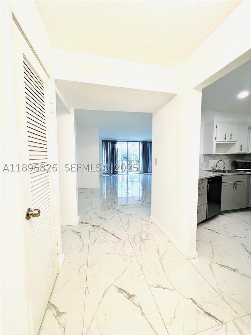 1 bedroom Condominium at 1710 NE 191st St 307-3, Jade Winds Group Bamboo G, Miami — photo 4