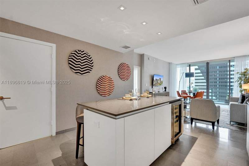 1 bedroom Condominium at 88 SW 7th St 1408, Rise Condo, Miami — photo 3