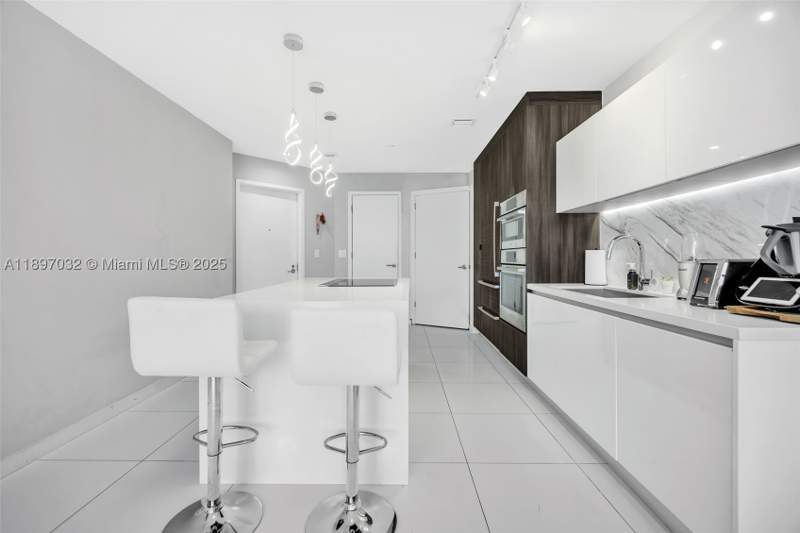 2 bedroom Condominium at 851 NE 1st Ave 806, Paramount Miami Worldcent, Miami — photo 5