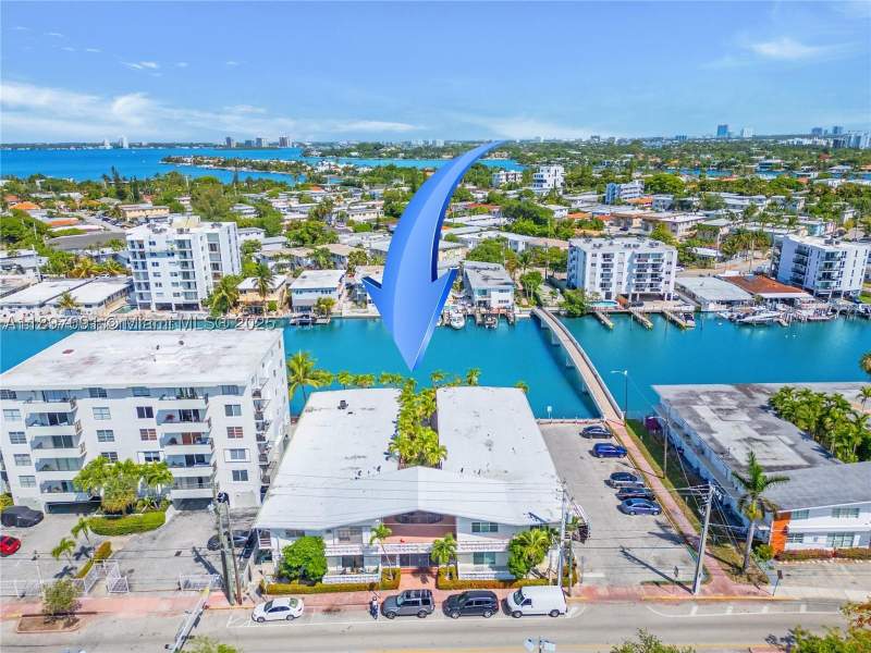 1 bedroom Condominium at 8040 Tatum Waterway Dr 3, Creek Club #3 Condo, Miami Beach — photo 2