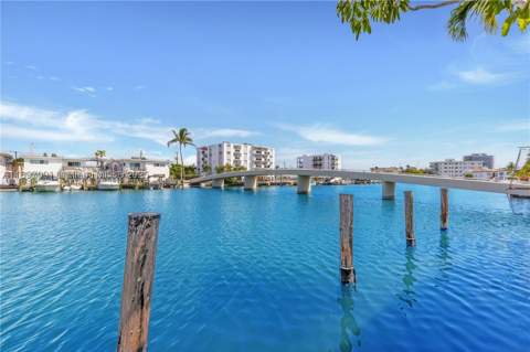 8040 Tatum Waterway Dr 3, Miami Beach FL - photo 23 of 29