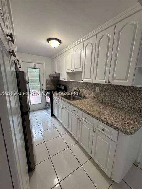 8040 Tatum Waterway Dr 3, Miami Beach FL - photo 7 of 29