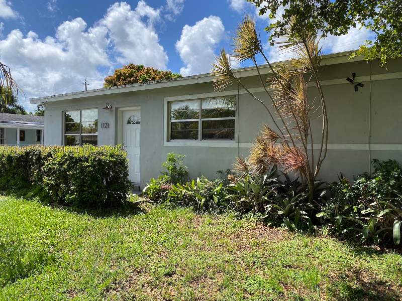 3 bedroom SingleFamilyResidence at 1121 NE 214th St, Ives Estates Sec 5, Miami — photo 2