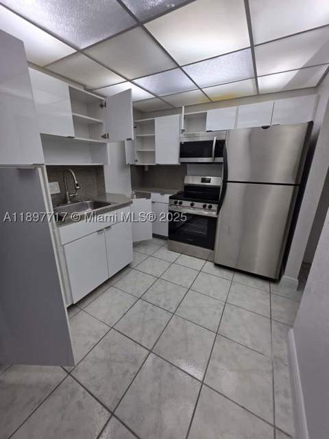 13499 Biscayne Blvd 811, North Miami FL - photo 10 of 20