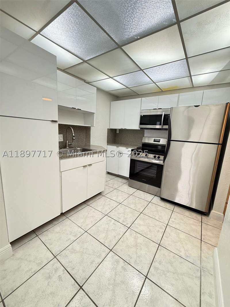 1 bedroom Condominium at 13499 Biscayne Blvd 811, Sailboat Cay Condo, North Miami — photo 2