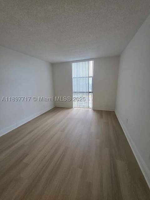 13499 Biscayne Blvd 811, North Miami FL - photo 7 of 20