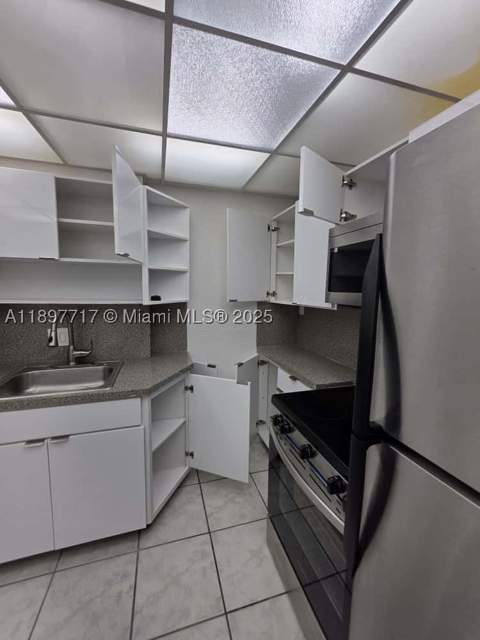13499 Biscayne Blvd 811, North Miami FL - photo 9 of 20
