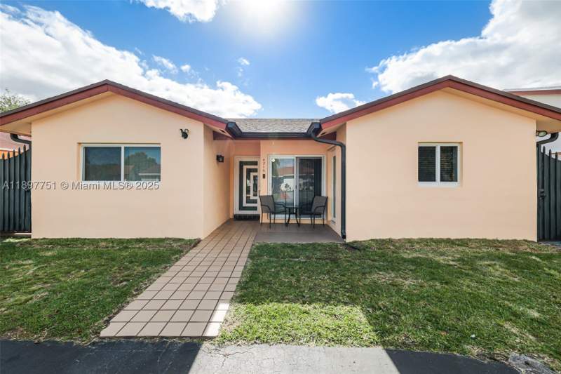 2 bedroom SingleFamilyResidence at 4216 SW 138th Ct, Bent Tree Sec 3, Miami — photo 2