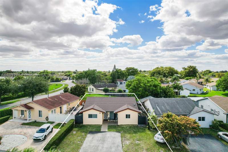 2 bedroom SingleFamilyResidence at 4216 SW 138th Ct, Bent Tree Sec 3, Miami — photo 4