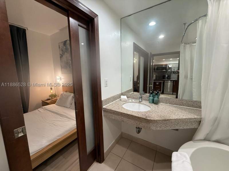 1 bedroom HotelMotel at 1036 Ocean Dr B303, The Strand On Ocean Drive, Miami Beach — photo 5