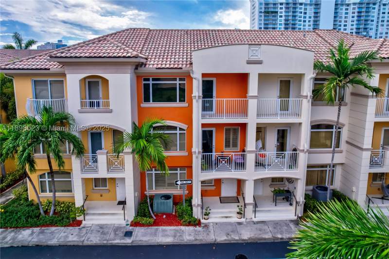 2 bedroom Townhouse at 18409 NE 27th Ct 156, Merco At Aventura, Aventura — photo 2