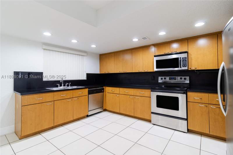 3 bedroom Townhouse at 217 NW 109th Ave 2-217, Laguna Gardens Condo, Miami — photo 5