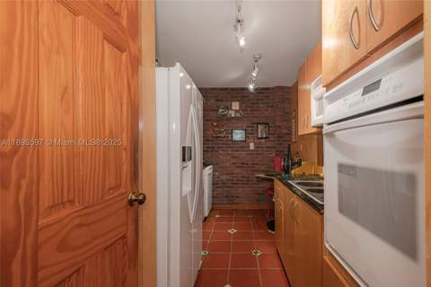 1865 79th St Cswy 5A, North Bay Village FL - photo 13 of 25