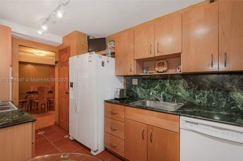 1865 79th St Cswy 5A, North Bay Village FL - photo 16 of 25