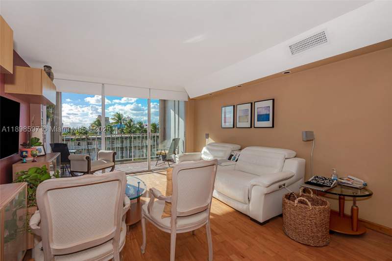 1 bedroom Condominium at 1865 79th St Cswy 5A, Kennedy House Condo, North Bay Village — photo 3