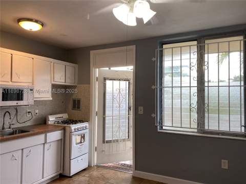441 Collins Ave 27, Miami Beach FL - photo 11 of 30