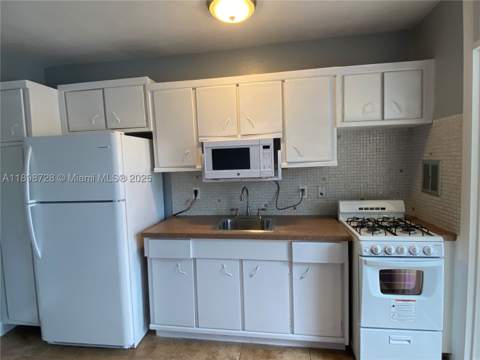 441 Collins Ave 27, Miami Beach FL - photo 22 of 30